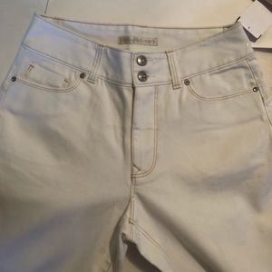 NWOT-Boston Prosper White Jeans size 6